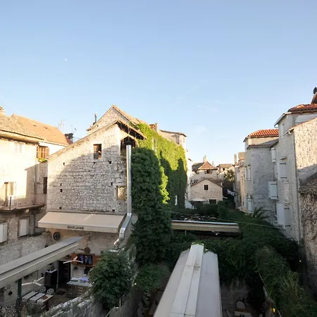 Palace Square Gæstehus Trogir