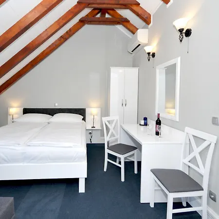 Gæstehus Palace Square 3*