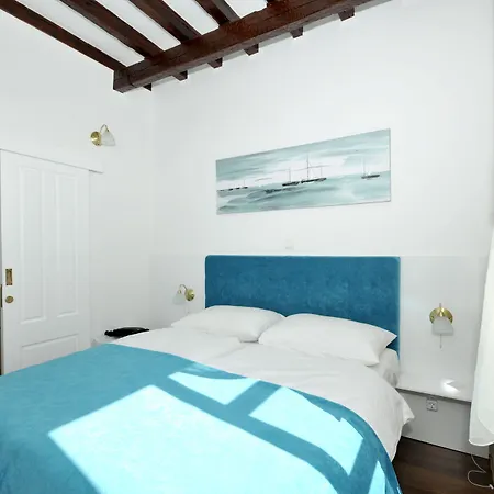 Palace Square بيت ضيافة