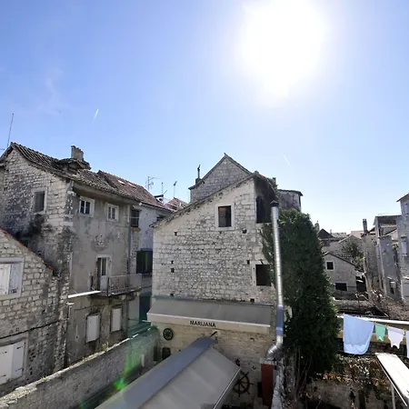 Palace Square Konukevi Trogir