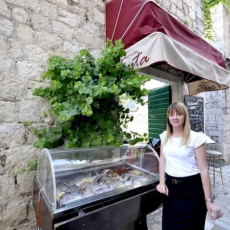 Palace Square 3* تروغير