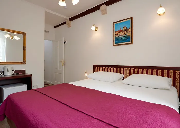 Πανσιόν Palace Square 3*