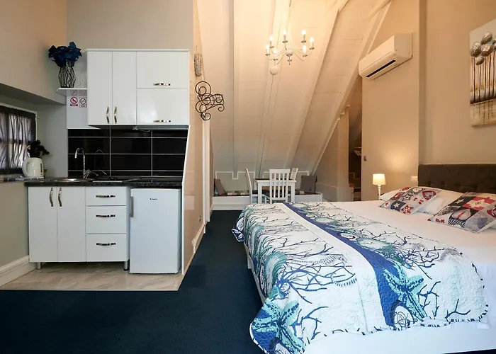 Πανσιόν Palace Square 3*