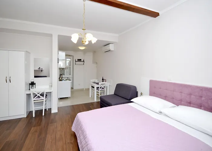 Πανσιόν Palace Square 3*