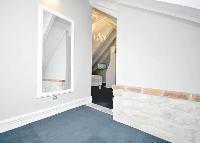 Πανσιόν Palace Square 3*