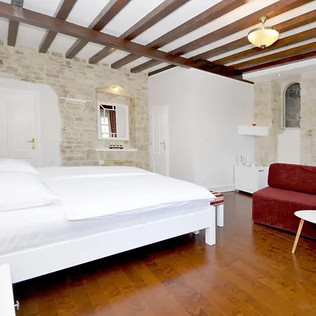 中央广场宫殿旅馆 3*