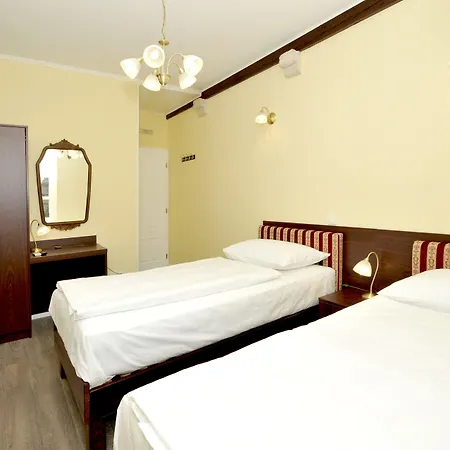 中央广场宫殿旅馆 3*