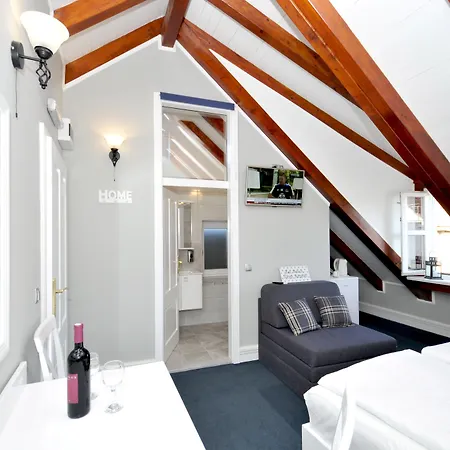 中央广场宫殿旅馆 特罗吉尔