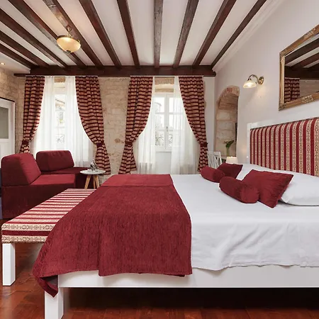 Palace Square Gasthof 3*