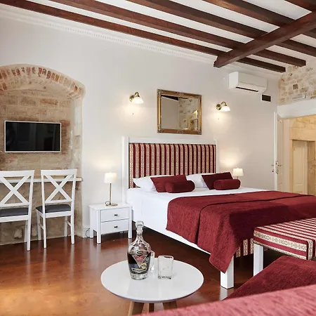Palace Square Gasthof 3*