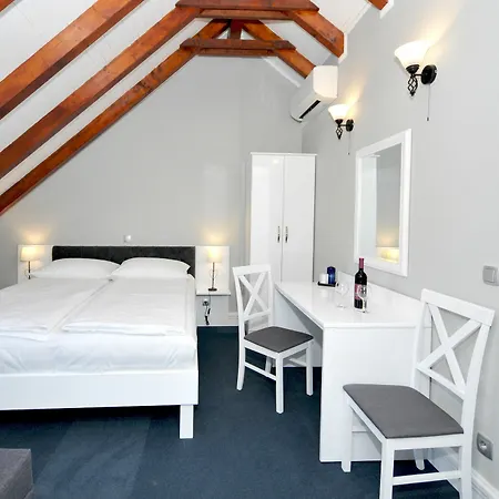 Palace Square Gasthof 3*