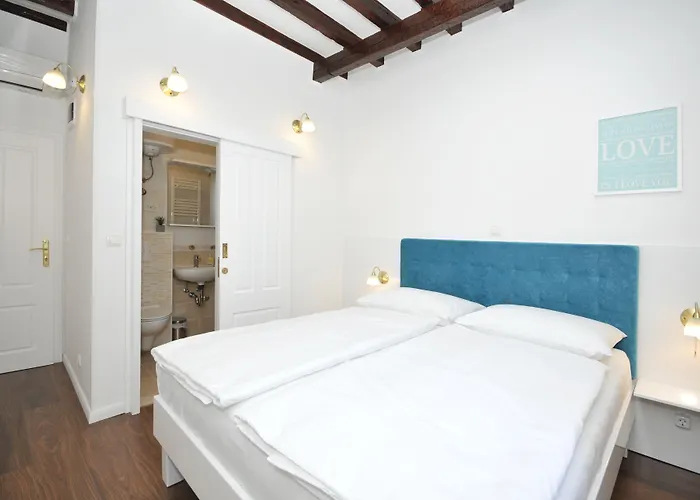 Palace Square Trogir