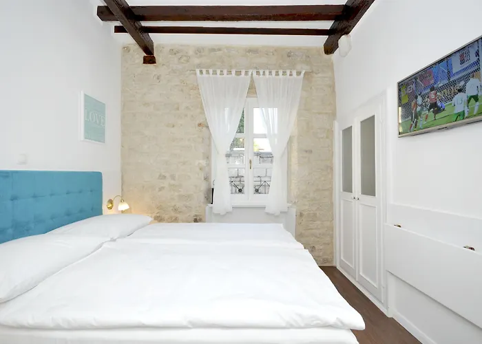 Palace Square 3* Trogir