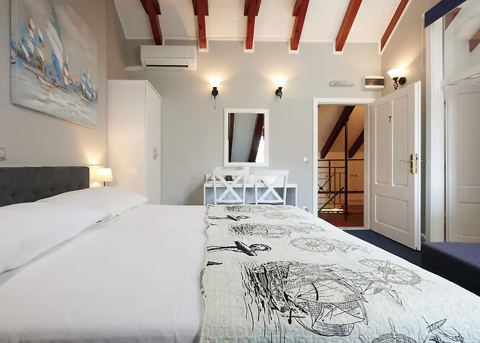 Palace Square Trogir