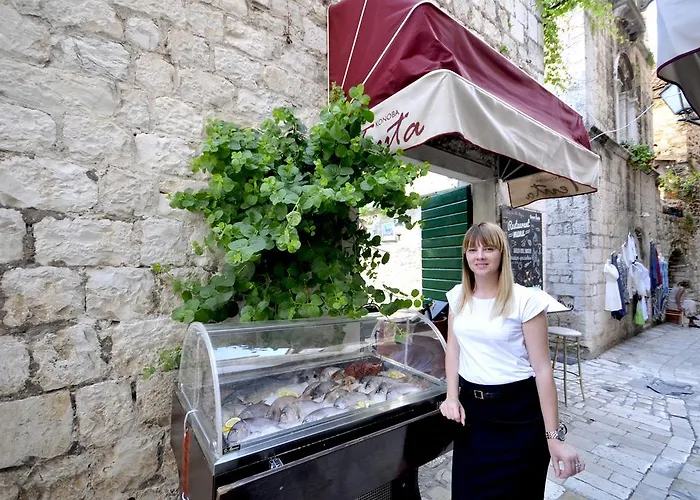 Palace Square 3* Trogir