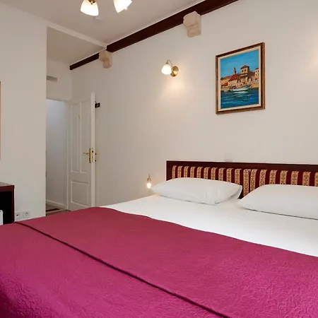 ゲストハウス Palace Square 3*