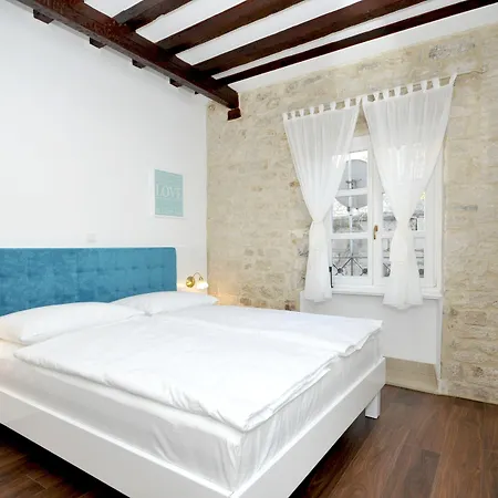 ゲストハウス Palace Square 3*