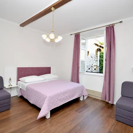 Palace Square ゲストハウス 3*