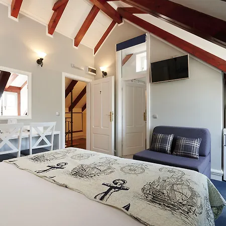 ゲストハウス Palace Square 3*