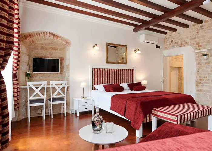 Palace Square Affittacamere Traù